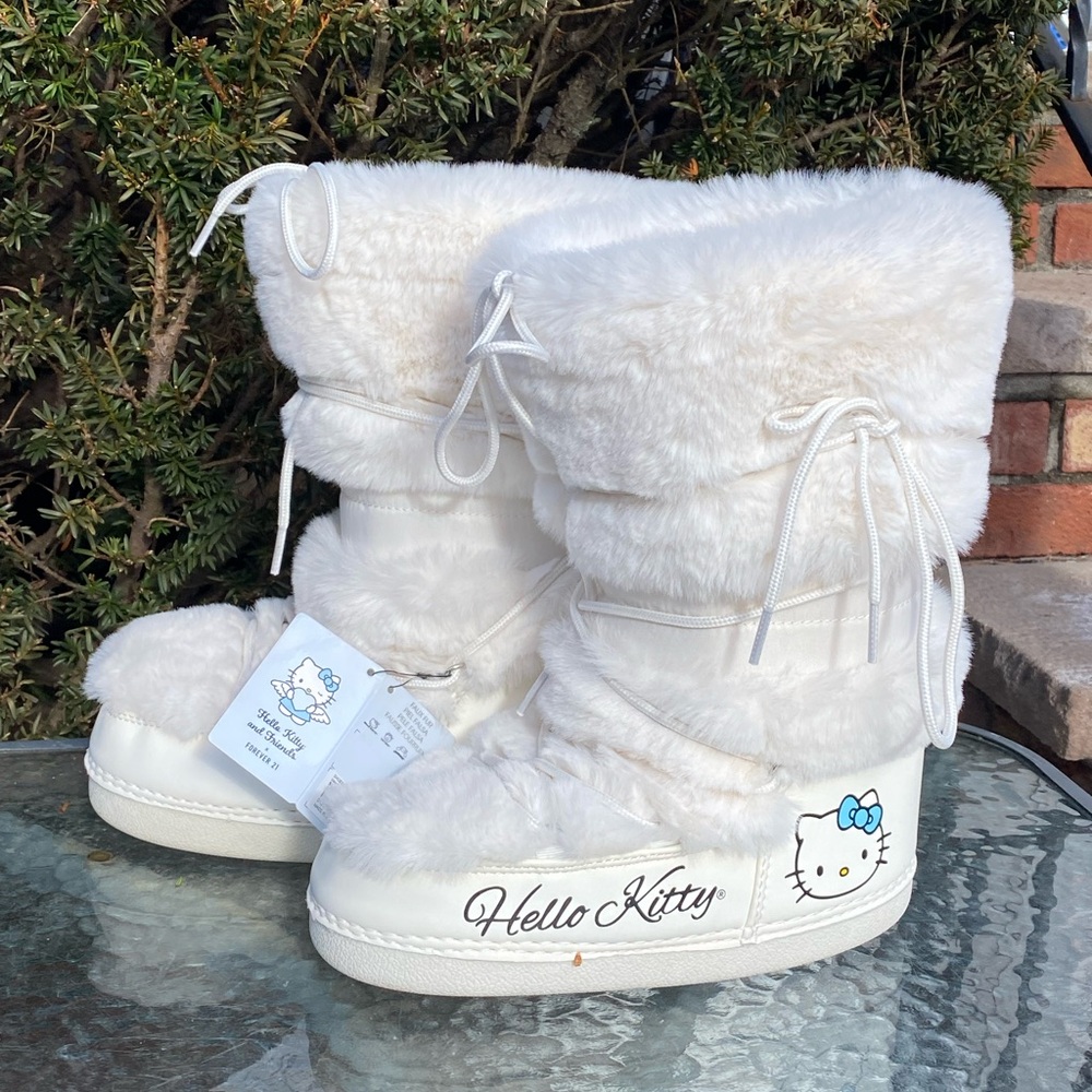 Hello Kitty x Forever 21 Viral Snow Boots (Moon Boots) Woman’s 7